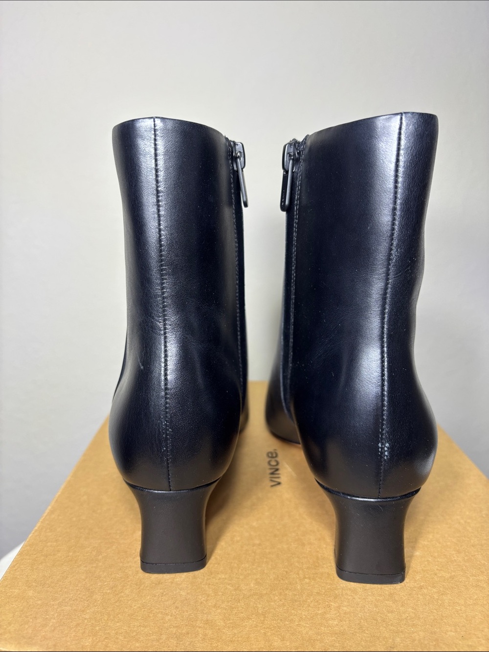Vince Harlan Black Leather Square Toe Ankle Boots 8M Store Sample tried-on only - Picture 10 of 14